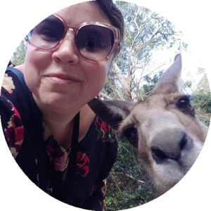 Ilana with a Kangaroo on a wildlife sanctuary